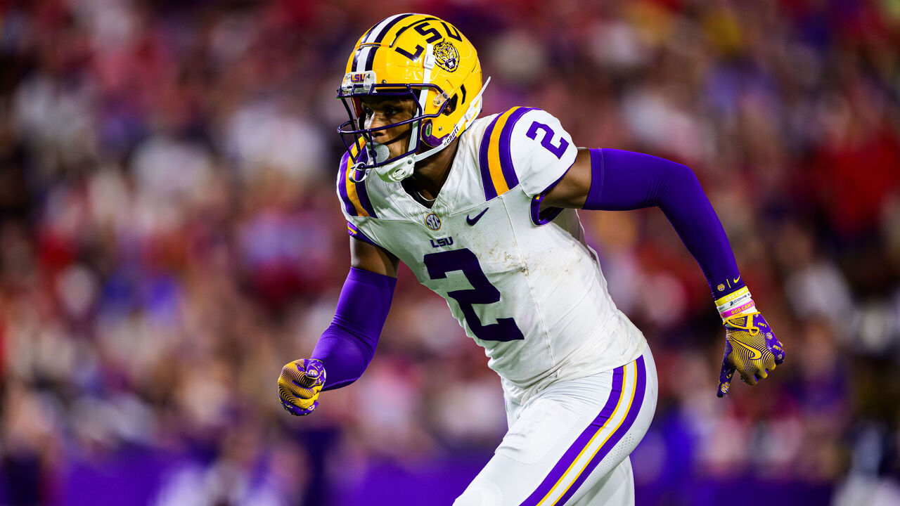 BATON ROUGE, LOUISIANA - SEPTEMBER 28: Kyren Lacy #2 of the LSU Tigers in action against the South Alabama Jaguars at Tiger Stadium on September 28, 2024 in Baton Rouge, Louisiana.