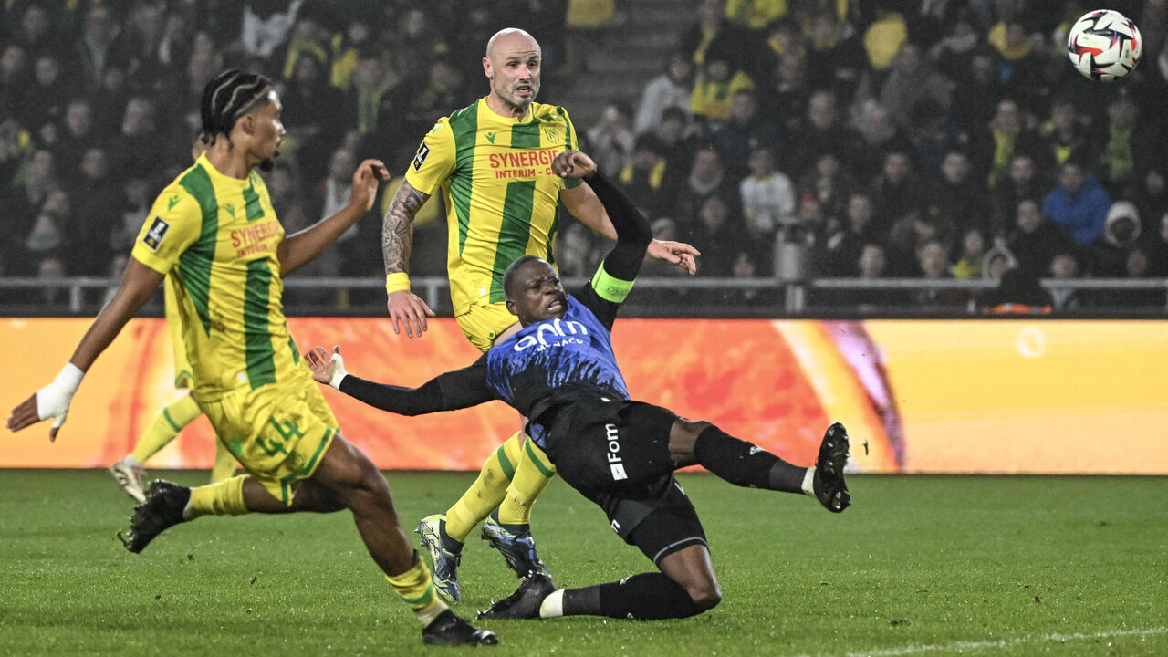 Monaco's Swiss midfielder #06 Denis Zakaria shoots the ball during the French L1 football match between FC Nantes and AS Monaco at the Stade de la BeaujoireLouis Fonteneau in Nantes, western France on January 10, 2025.