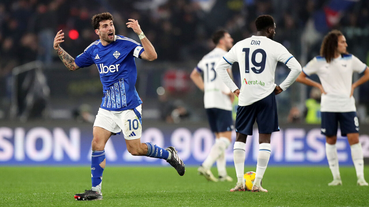 ROME, ITALY - JANUARY 10: Patrick Cutrone of Como celebrates scoring his team's first goal during the Serie A match between SS Lazio and Como at Stadio Olimpico on January 10, 2025 in Rome, Italy.