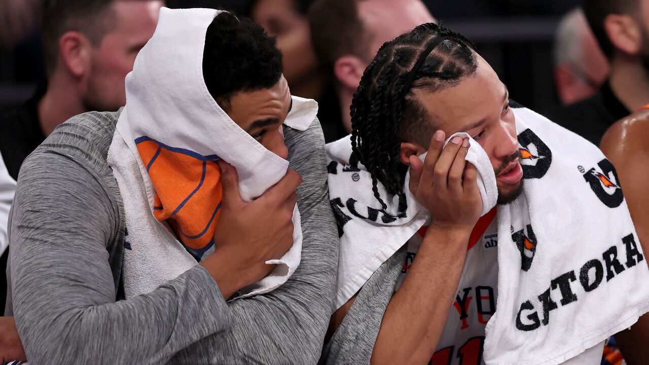 NEW YORK, NEW YORK - JANUARY 10: Karl-Anthony Towns #32 and Jalen Brunson #11 of the New York Knicks react on the bench during the fourth quarter against the Oklahoma City Thunder at Madison Square Garden on January 10, 2025 in New York City. The Oklahoma City Thunder defeated the New York Knicks 126-101.