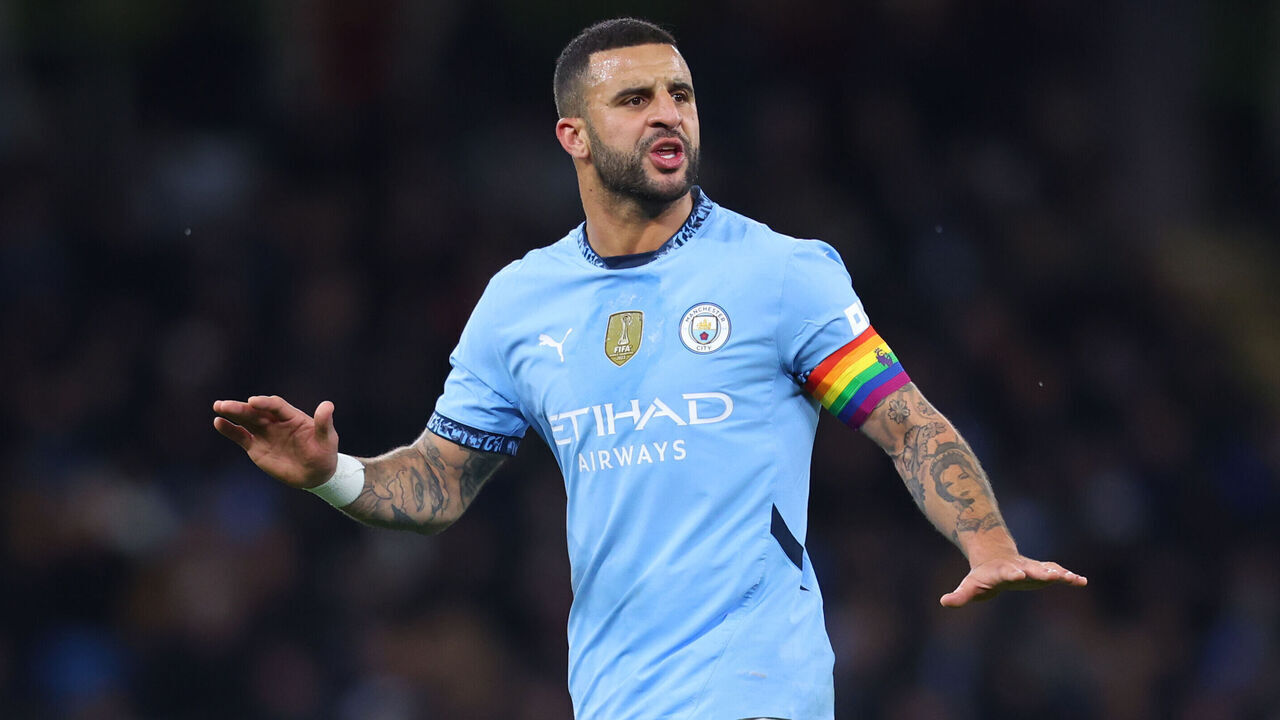 MANCHESTER, ENGLAND - DECEMBER 4: Kyle Walker of Manchester City in action during the Premier League match between Manchester City FC and Nottingham Forest FC at Etihad Stadium on December 4, 2024 in Manchester, England.