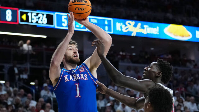 CINCINNATI, OHIO - JANUARY 11: Hunter Dickinson #1 of the Kansas Jayhawks attempts a shot while being guarded by Dillon Mitchell #23 and Aziz Bandaogo #55 of the Cincinnati Bearcats in the first half at Fifth Third Arena on January 11, 2025 in Cincinnati, Ohio.