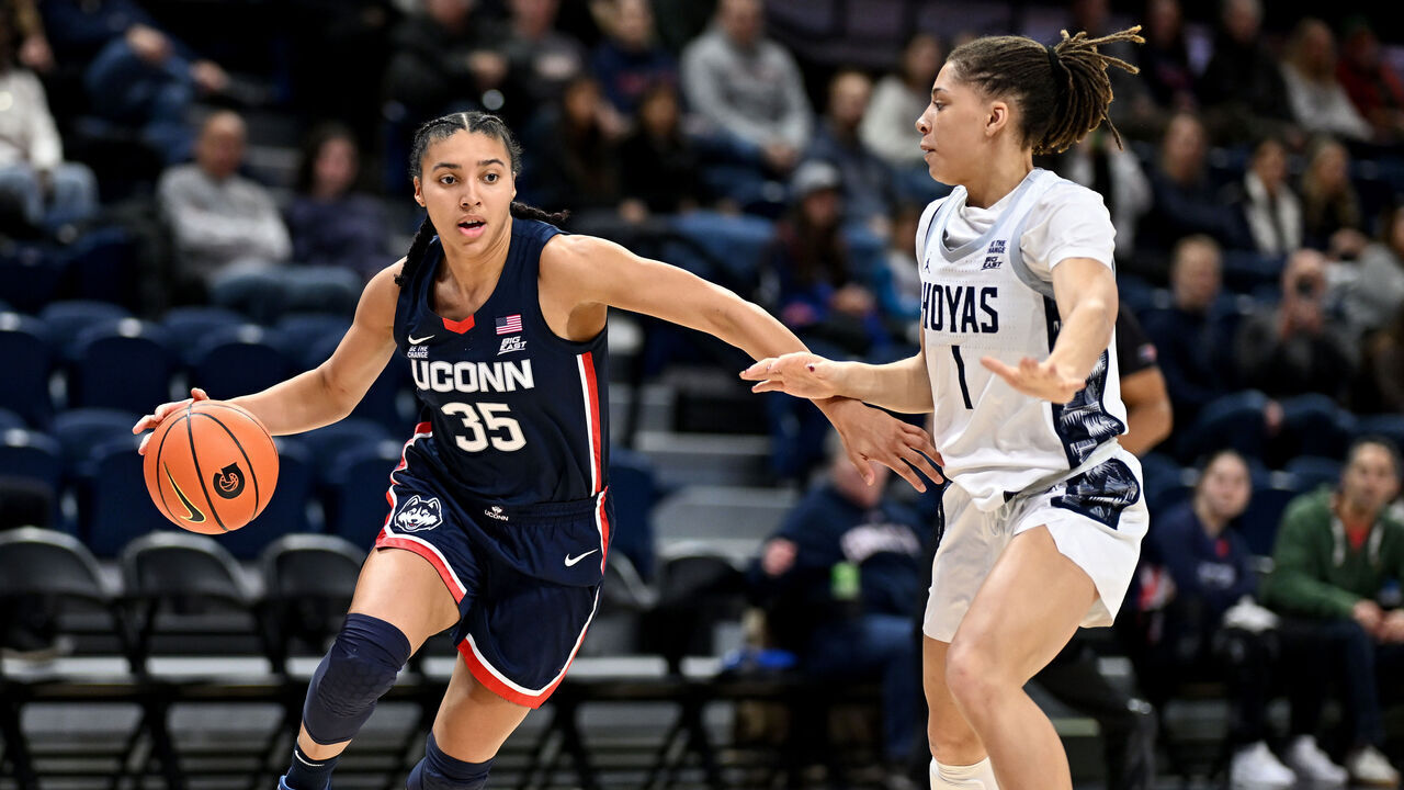 WASHINGTON, DC - JANUARY 11: Azzi Fudd #35 of the UConn Huskies handles the ball in the first quarter against Kelsey Ransom #1 of the Georgetown Hoyas at Entertainment & Sports Arena on January 11, 2025 in Washington, DC.