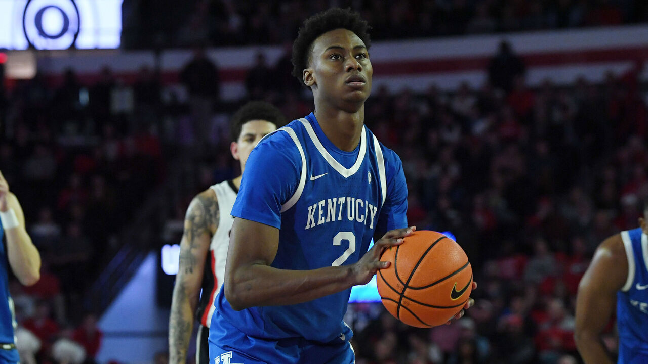 ATHENS, GA - JANUARY 07: Kentucky Wildcats Guard Jaxson Robinson (2) shoots a free throw during the college basketball game between the Kentucky Wildcats and the Georgia Bulldogs on January 07, 2025, at Stegeman Coliseum in Athens, GA.