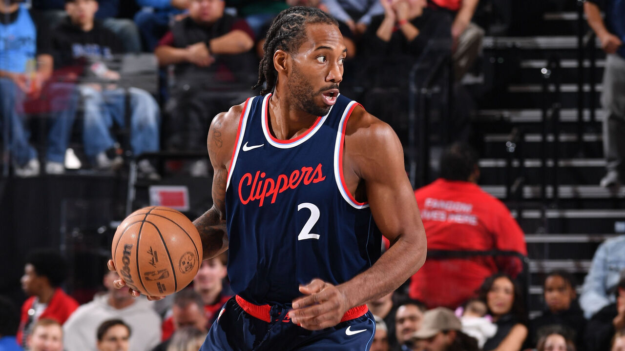 INGLEWOOD, CA - JANUARY 13: Kawhi Leonard #2 of the LA Clippers dribbles the ball during the game against the Miami Heat on January 13, 2025 at Intuit Dome in Los Angeles, California. NOTE TO USER: User expressly acknowledges and agrees that, by downloading and/or using this Photograph, user is consenting to the terms and conditions of the Getty Images License Agreement. Mandatory Copyright Notice: Copyright 2025 NBAE