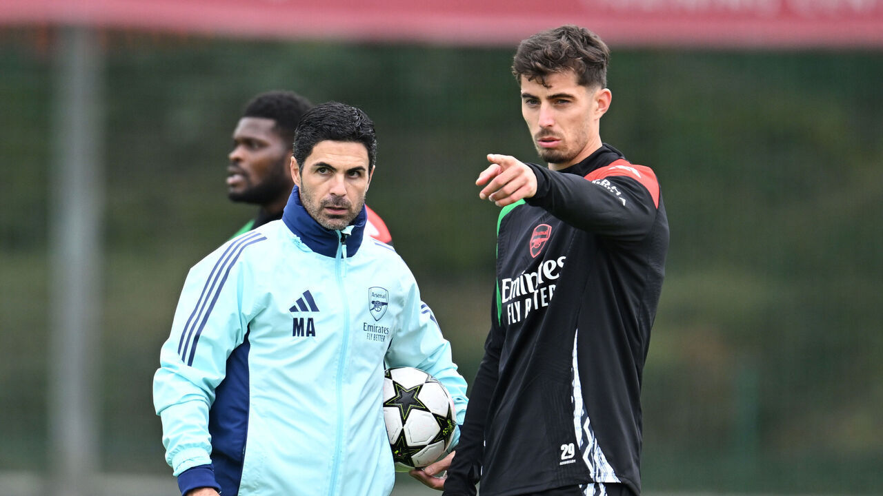 LONDON COLNEY, ENGLAND - SEPTEMBER 30: Arsenal manager Mikel Arteta speaks to Kai Havertz during the UEFA Champions League 2024/25 League Phase MD2 training and press conference at Sobha Realty Training Centre on September 30, 2024 in London Colney, England.