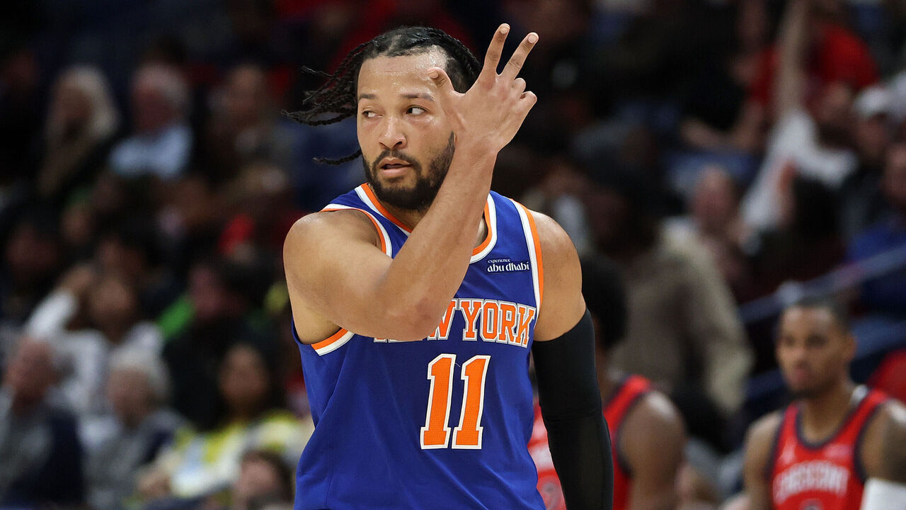 NEW ORLEANS, LOUISIANA - DECEMBER 21: Jalen Brunson #11 of the New York Knicks reacts after a shot against the New Orleans Pelicans at Smoothie King Center on December 21, 2024 in New Orleans, Louisiana.