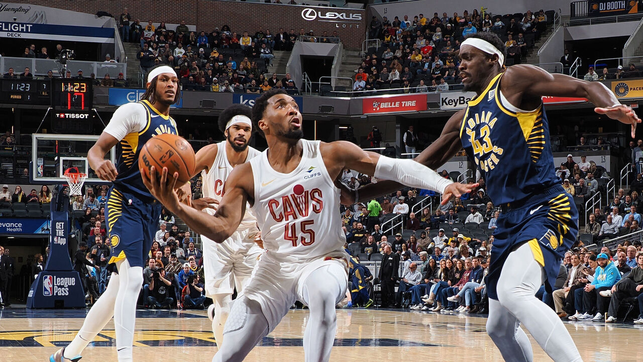 INDIANAPOLIS, IN - JANUARY 14: Donovan Mitchell #45 of the Cleveland Cavaliers dribbles the ball during the game against the Indiana Pacers on January 14, 2025 at Gainbridge Fieldhouse in Indianapolis, Indiana. Mandatory Copyright Notice: Copyright 2025 NBAE