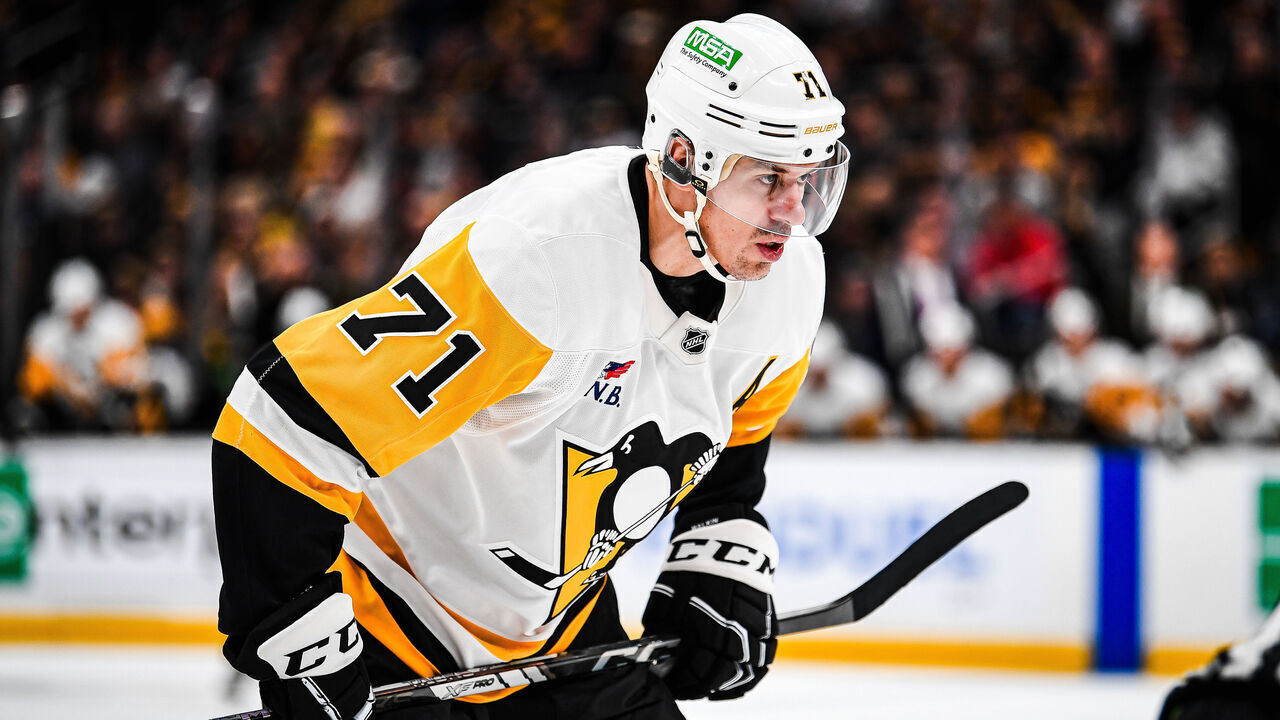 BOSTON, MASSACHUSETTS - NOVEMBER 29: Evgeni Malkin #71 of the Pittsburgh Penguins prepares for a face off during the second period against the Boston Bruins at TD Garden on November 29, 2024 in Boston, Massachusetts.