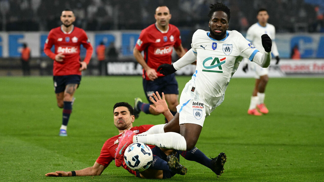 Lille's French midfielder #10 Remy Cabella (CL) and Marseille's English forward #17 Jonathan Rowe (CR) fight for the ball during the French Cup (Coupe de France) last 32 football match between Olympique de Marseille (OM) and Lille LOSC at the Stade Velodrome in Marseille, southern France, on January 14, 2025.