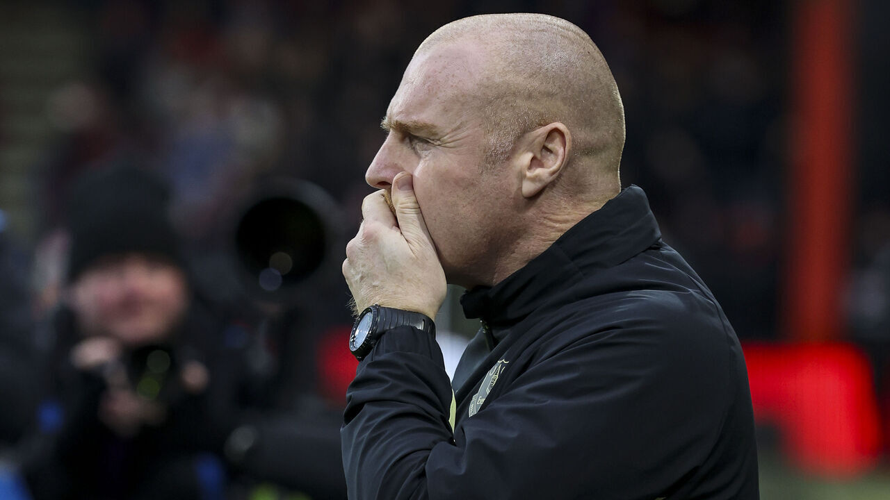 BOURNEMOUTH, ENGLAND - JANUARY 04: Head Coach Sean Dyche of Everton during the Premier League match between AFC Bournemouth and Everton FC at Vitality Stadium on January 04, 2025 in Bournemouth, England.