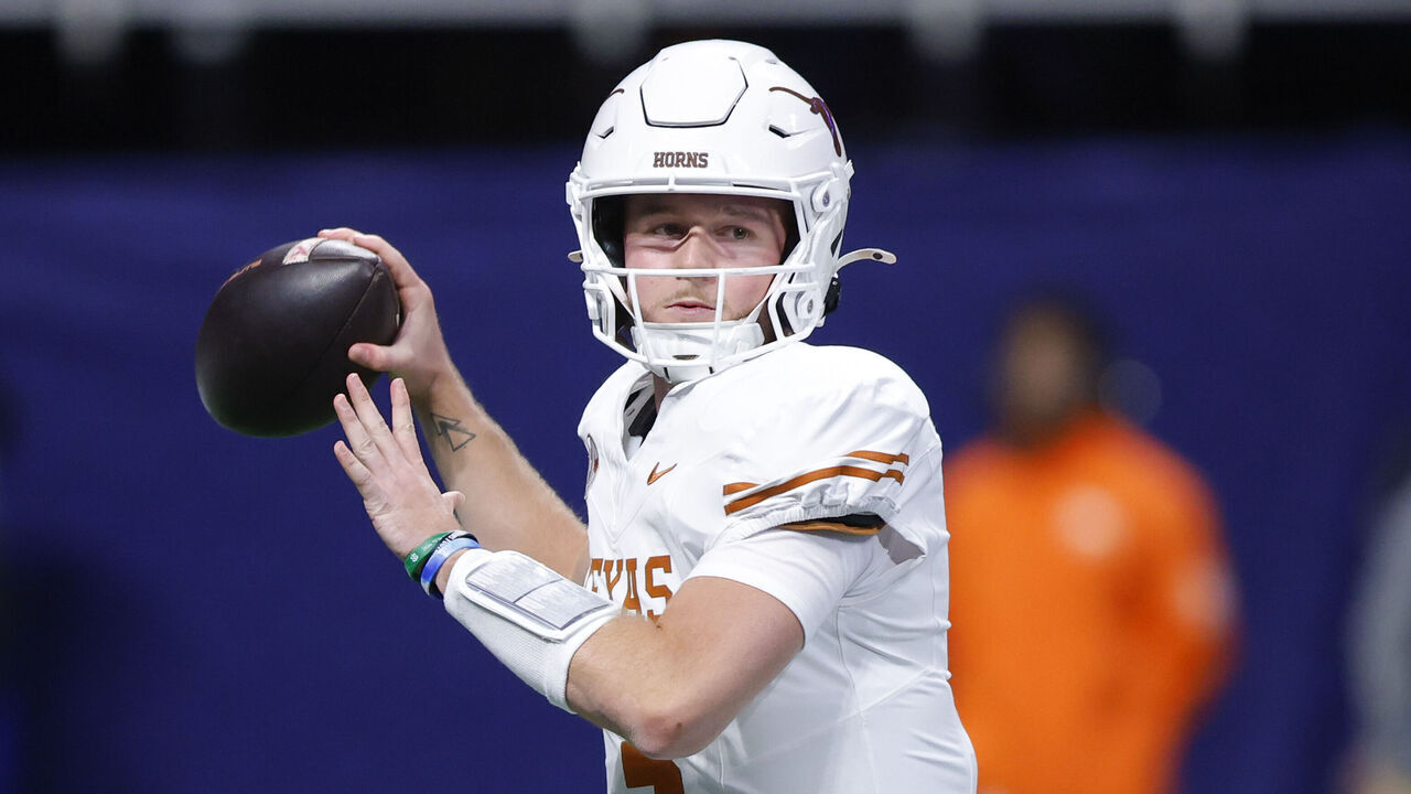 ATLANTA, GEORGIA - DECEMBER 7: Quinn Ewers #3 of the Texas Longhorns passes during the first quarter against the Georgia Bulldogs in the 2024 SEC Championship at Mercedes-Benz Stadium on December 7, 2024 in Atlanta, Georgia.