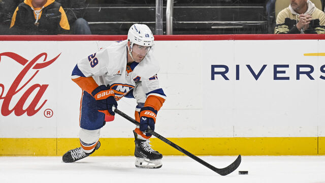 PITTSBURGH, PA - DECEMBER 29: New York Islanders center Brock Nelson (29) skates with the puck during the second period in the NHL game between the Pittsburgh Penguins and the New York Islanders on December 29, 2024, at PPG Paints Arena in Pittsburgh, PA.