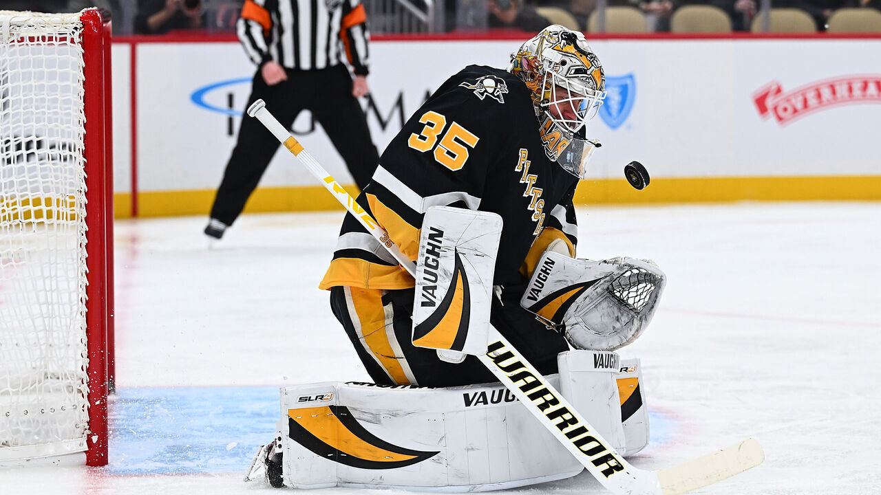 PITTSBURGH, PENNSYLVANIA - JANUARY 7: Tristan Jarry #35 of the Pittsburgh Penguins makes a save in the second period during the game against the Columbus Blue Jackets at PPG PAINTS Arena on January 7, 2025 in Pittsburgh, Pennsylvania.