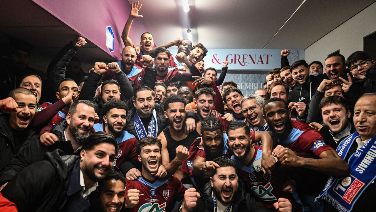 TOPSHOT - Bourgoin Jallieu's players celebrate in the changing room after their team's victory at the end of the French Cup round of 32 football match between FC Bourgoin-Jallieu and Olympique Lyonnais (Lyon) at the Pierre-Rajon stadium in Bourgoin-Jallieu, central eastern France, on January 15, 2025. Bourgoin-Jallieu won and qualified for the French Cup round of 16.