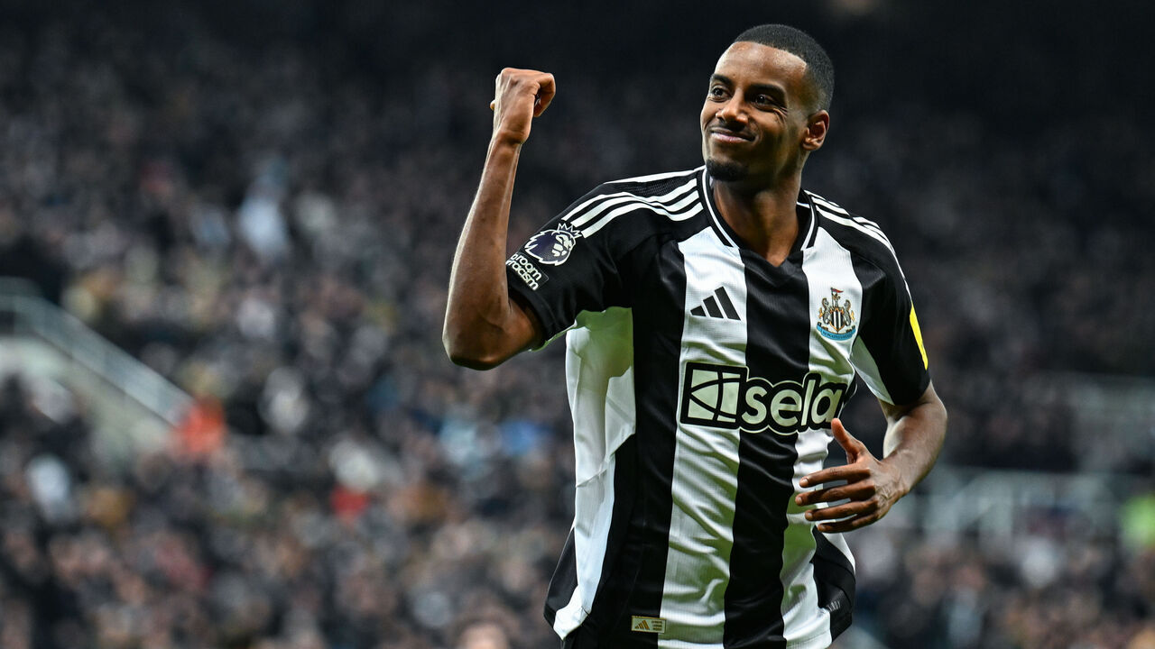 NEWCASTLE UPON TYNE, ENGLAND - JANUARY 15: Alexander Isak of Newcastle United (14) celebrates after scoring Newcastle's opening goal during the Premier League match between Newcastle United FC and Wolverhampton Wanderers FC at St James' Park on January 15, 2025 in Newcastle upon Tyne, England.