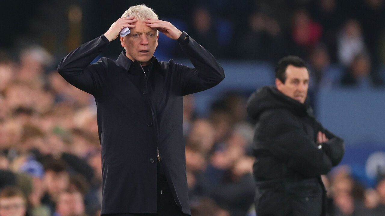 LIVERPOOL, ENGLAND - JANUARY 15: David Moyes, Manager of Everton, reacts during the Premier League match between Everton FC and Aston Villa FC at Goodison Park on January 15, 2025 in Liverpool, England.