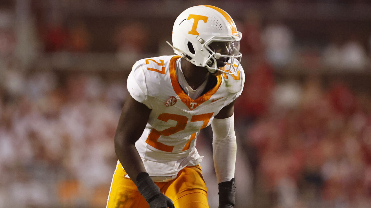 FAYETTEVILLE, AR - OCTOBER 05: Tennessee Volunteers defensive lineman James Pearce Jr. (27) during the college football game between the Tennessee Volunteers and Arkansas Razorbacks on October 5, 2024, at Donald W. Reynolds Razorback Stadium in Fayetteville, Arkansas.