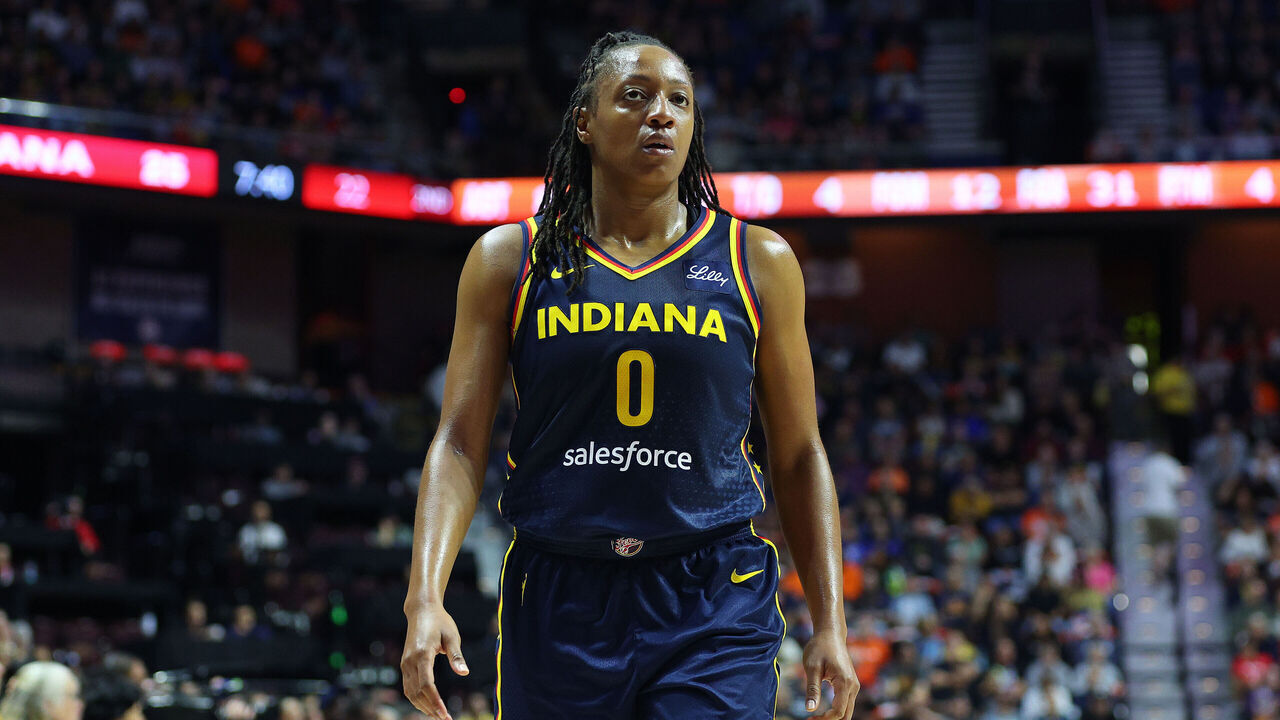UNCASVILLE, CT - SEPTEMBER 22: Indiana Fever guard Kelsey Mitchell (0) during the First Round and game 1 of the 2024 WNBA playoffs between Indiana Fever and Connecticut Sun on September 22, 2024, at Mohegan Sun Arena in Uncasville, CT.