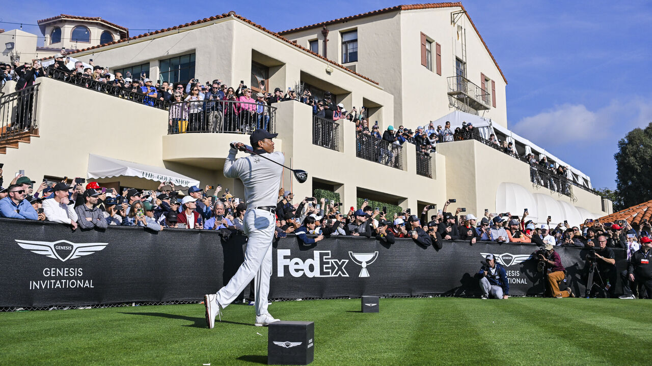 PACIFIC PALISADES, CALIFORNIA - FEBRUARY 15: Tiger Woods plays his shot from the first hole tee as fans watch during the first round of The Genesis Invitational at Riviera Country Club on February 15, 2024 in Pacific Palisades, California.