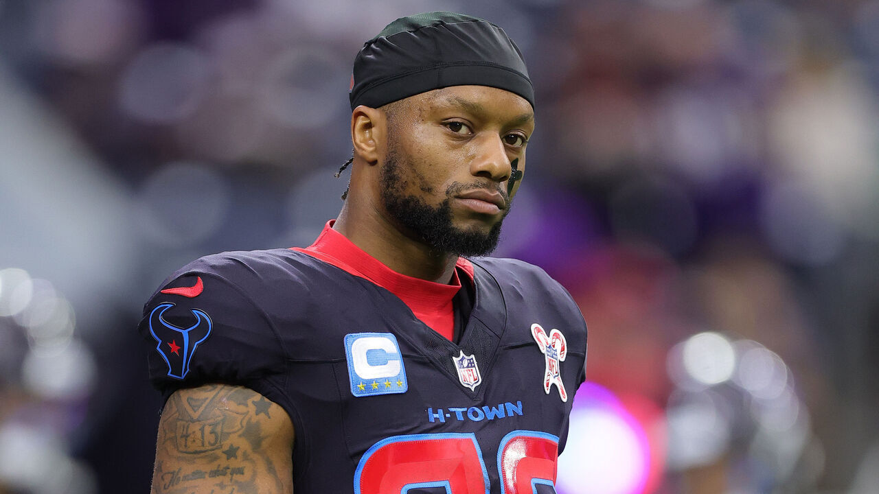 HOUSTON, TEXAS - DECEMBER 25: Joe Mixon #28 of the Houston Texans warms up prior to the game against the Baltimore Ravens at NRG Stadium on December 25, 2024 in Houston, Texas.