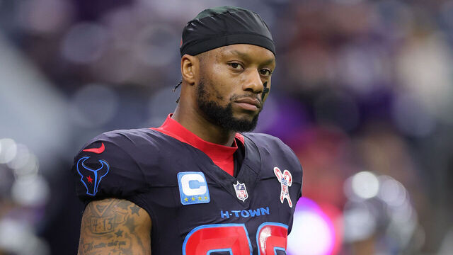 HOUSTON, TEXAS - DECEMBER 25: Joe Mixon #28 of the Houston Texans warms up prior to the game against the Baltimore Ravens at NRG Stadium on December 25, 2024 in Houston, Texas.