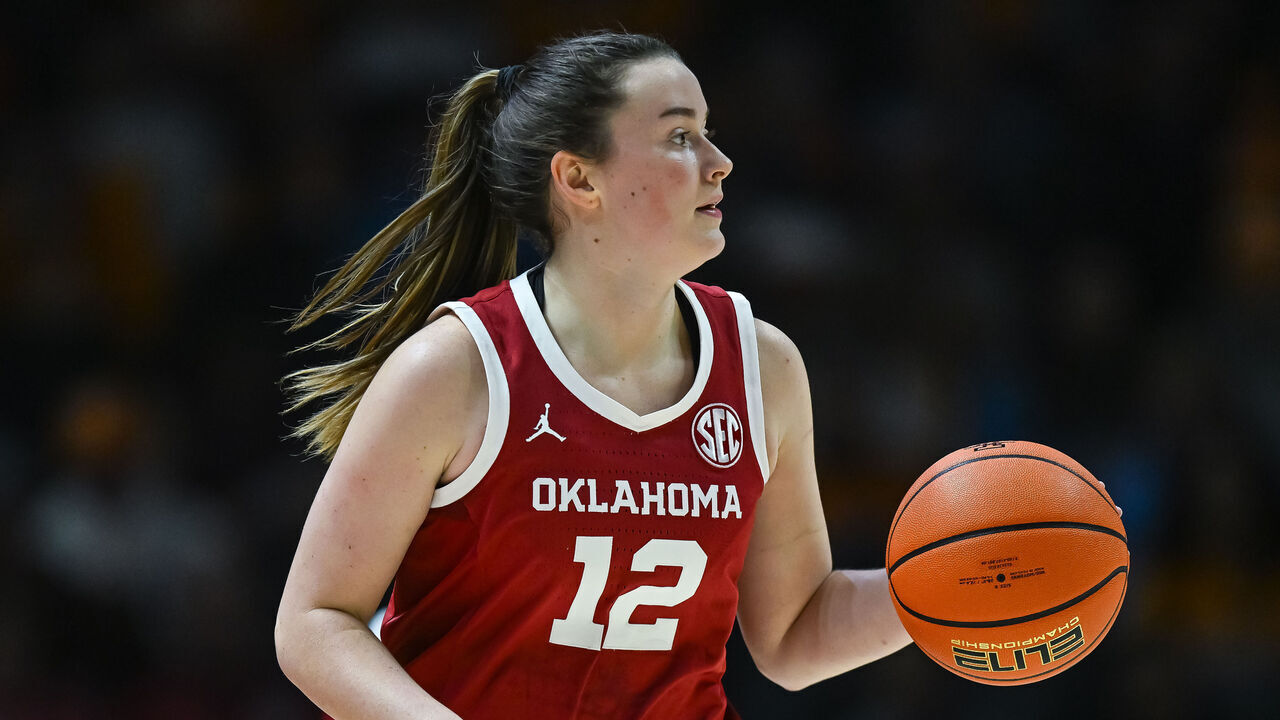 KNOXVILLE, TN - JANUARY 05: Oklahoma Sooners guard Payton Verhulst (12) brings the ball up court during a women's college basketball game between the Tennessee Lady Vols and the Oklahoma Sooners on January 5, 2025, at Food City Center in Knoxville, TN.