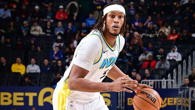 DETROIT, MI - JANUARY 16: Myles Turner #33 of the Indiana Pacers looks to pass the ball during the game against the Detroit Pistons on January 16, 2025 at Little Caesars Arena in Detroit, Michigan. NOTE TO USER: User expressly acknowledges and agrees that, by downloading and/or using this photograph, User is consenting to the terms and conditions of the Getty Images License Agreement. Mandatory Copyright Notice: Copyright 2025 NBAE