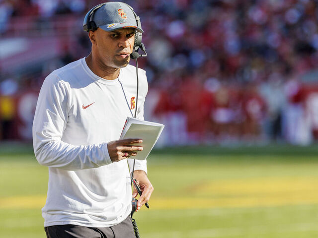 LOS ANGELES, CA - NOVEMBER 16, 2024: USC defensive coordinator D'Anton Lynn on the sidelines against Nebraska on November 16, 2024 in Los Angeles, California. (Gina Ferazzi / Los Angeles Times via Getty Images)