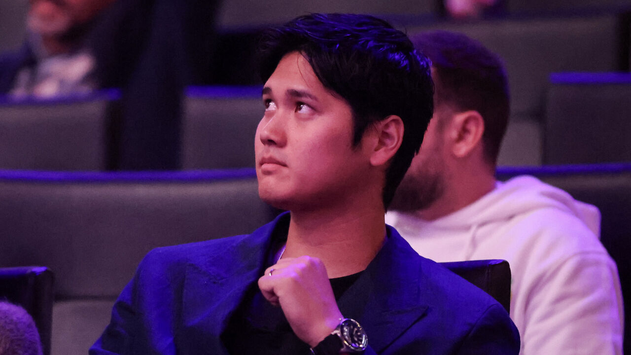 LOS ANGELES, CALIFORNIA - DECEMBER 08: Shohei Ohtani of the Los Angeles Dodgers attends the game between the Los Angeles Lakers and the Portland Trail Blazers at Crypto.com Arena on December 08, 2024 in Los Angeles, California.