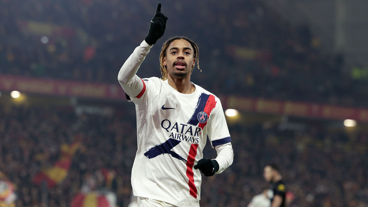 LENS, FRANCE - JANUARY 18: Bradley Barcola of Paris Saint Germain celebrates the third goal 1-2 during the French League 1 match between RC Lens v Paris Saint Germain at the Stade Bollaert-Delelis on January 18, 2025 in Lens France