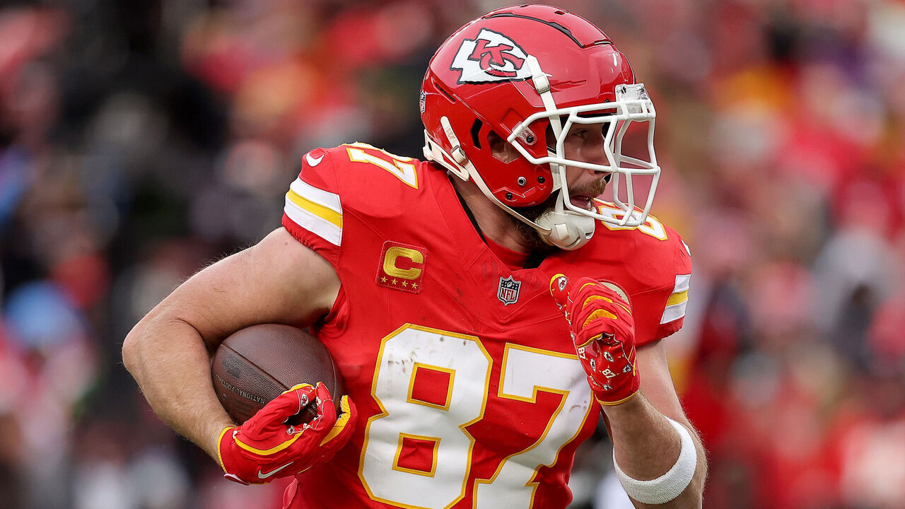 KANSAS CITY, MISSOURI - JANUARY 18: Travis Kelce #87 of the Kansas City Chiefs carries the ball for a 49 yard first down against the Houston Texans during the second quarter in the AFC Divisional Playoff at GEHA Field at Arrowhead Stadium on January 18, 2025 in Kansas City, Missouri.