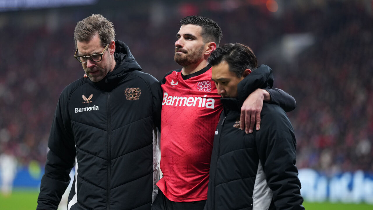 LEVERKUSEN, GERMANY - JANUARY 18: Martin Terrier of Bayer 04 Leverkusen leaves the pitch and is subsequently substituted after receiving medical treatment to an injury during the Bundesliga match between Bayer 04 Leverkusen and Borussia Mönchengladbach at BayArena on January 18, 2025 in Leverkusen, Germany.
