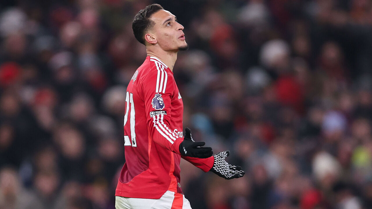 MANCHESTER, ENGLAND - JANUARY 16: Antony of Manchester United reacts after a missed chance during the Premier League match between Manchester United FC and Southampton FC at Old Trafford on January 16, 2025 in Manchester, England.