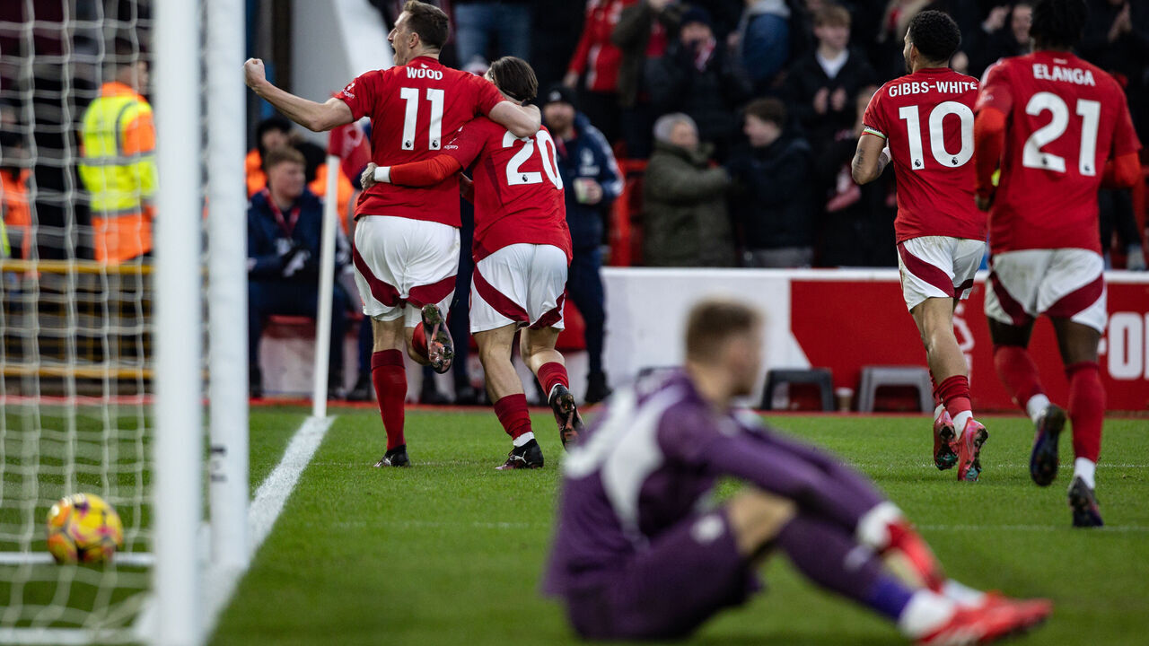 NOTTINGHAM, ENGLAND - JANUARY 19: Nottingham Forest's Chris Wood (left) celebrates scoring his side's third goal with team mate Jota Silva during the Premier League match between Nottingham Forest FC and Southampton FC at City Ground on January 19, 2025 in Nottingham, England.