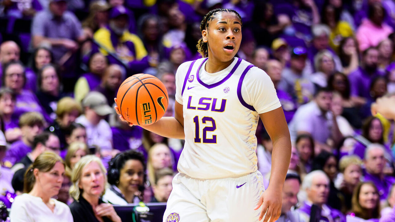 BATON ROUGE, LA - JANUARY 5: Mikaylah Williams #12 of the LSU Tigers in action against the Auburn Tigers on January 5, 2025 at the Pete Maravich Assembly Center in Baton Rouge, Louisiana.