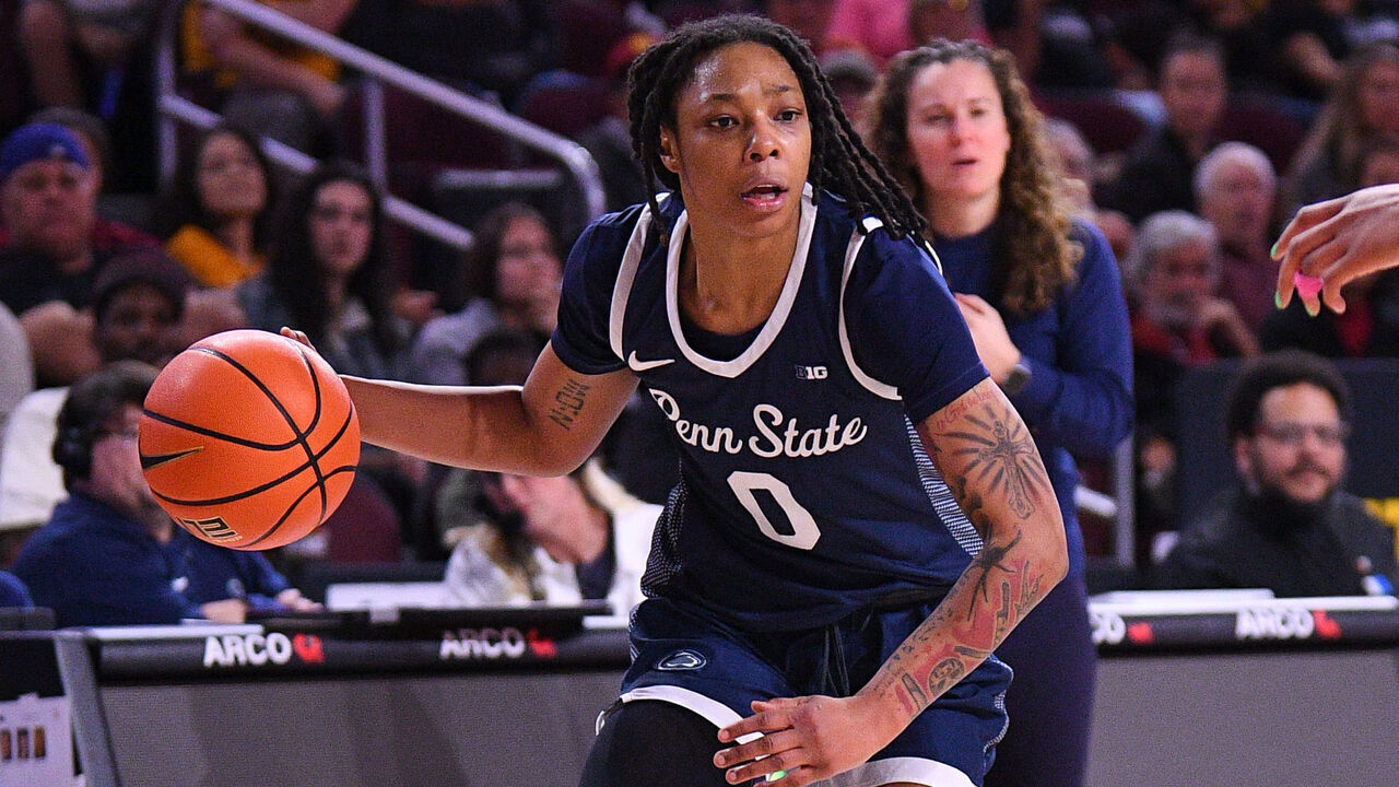 LOS ANGELES, CA - JANUARY 12: Penn State Nitty Lions guard Gabby Elliott (0) looks to drive to the basket during the women's college basketball game between the Penn State Nitty Lions and the USC Trojans on January 12, 2025 at Galen Center in Los Angeles, CA.