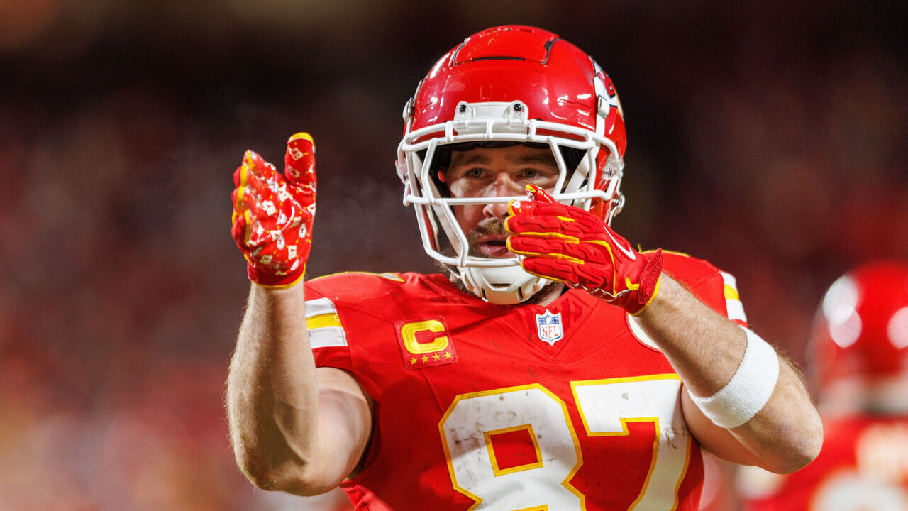 KANSAS CITY, MO - JANUARY 18: Kansas City Chiefs tight end Travis Kelce (87) reacts after a first down against the Houston Texans during the AFC Divisional Playoff game on January 18th, 2025 at GEHA Field Arrowhead Stadium in Kansas City, Missouri.
