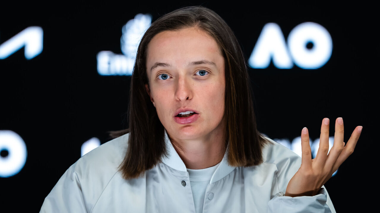 MELBOURNE, AUSTRALIA - JANUARY 20: Iga Swiatek of Poland talks to the media after defeating Eva Lys of Germany in the fourth round on Day 9 of the 2025 Australian Open at Melbourne Park on January 20, 2025 in Melbourne, Australia.