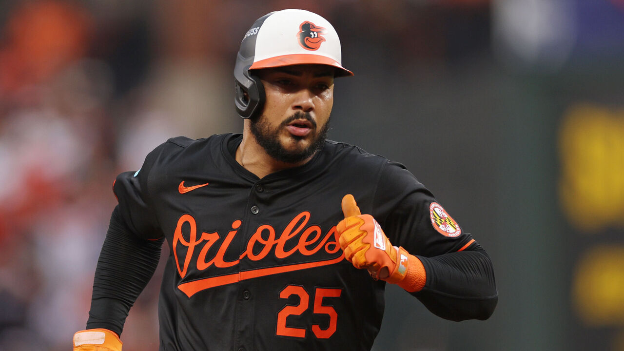 BALTIMORE, MARYLAND - OCTOBER 02: Anthony Santander #25 of the Baltimore Orioles advances to third base on a fielder's choice against the Kansas City Royals hit by Ryan O'Hearn (not pictured) during the fourth inning of Game Two of the Wild Card Series at Oriole Park at Camden Yards on October 02, 2024 in Baltimore, Maryland.