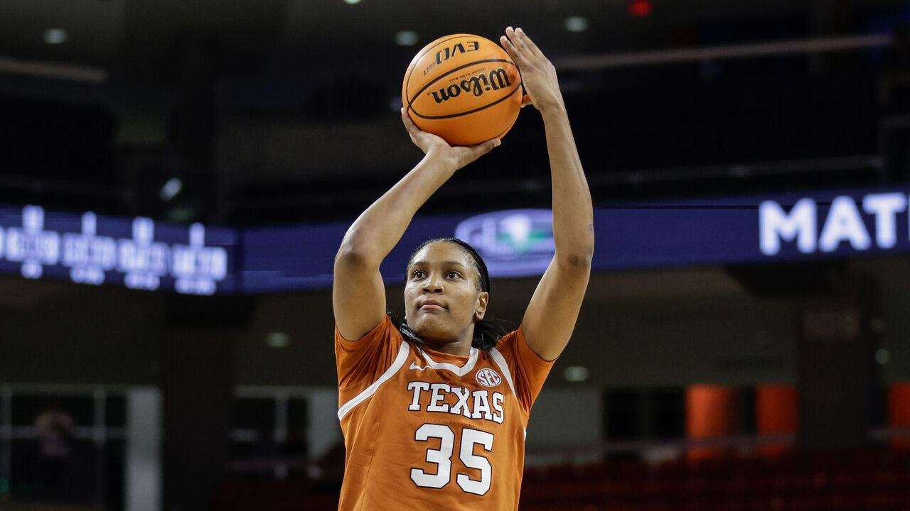 AUBURN, ALABAMA - JANUARY 16: Madison Booker #35 of the Texas Longhorns shoots the ball during the first half against the Auburn Tigers at Neville Arena on January 16, 2025 in Auburn, Alabama.