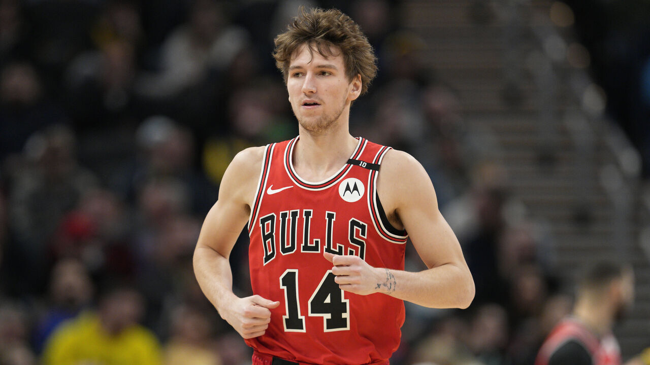 INDIANAPOLIS, INDIANA - JANUARY 08: Matas Buzelis #14 of the Chicago Bulls plays during an NBA basketball game against the Indiana Pacers at Gainbridge Fieldhouse on January 08, 2025 in Indianapolis, Indiana.