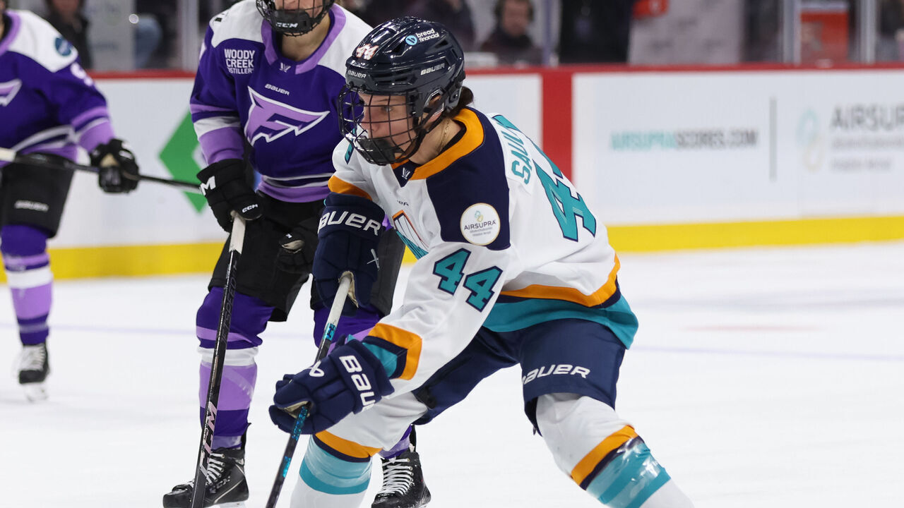ST. PAUL, MN - JANUARY 04: New York Sirens forward Jill Saulnier (44) skates with the puck during the PWHL game between the New York Sirens and Minnesota Frost on January 4th, 2025 at the Xcel Energy Center in St. Paul, MN.
