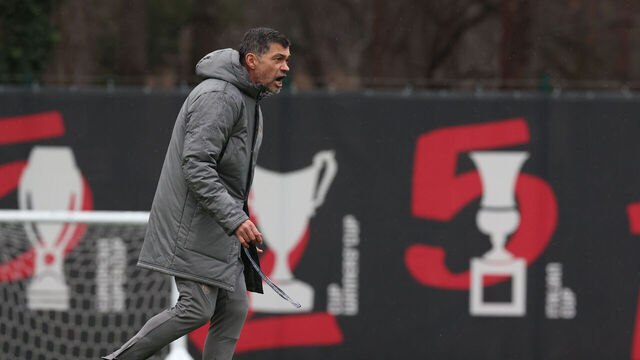 CAIRATE, ITALY - JANUARY 20: Head coach AC Milan Sergio Conceicao reacts during AC Milan training session at Milanello on January 20, 2025 in Cairate, Italy.