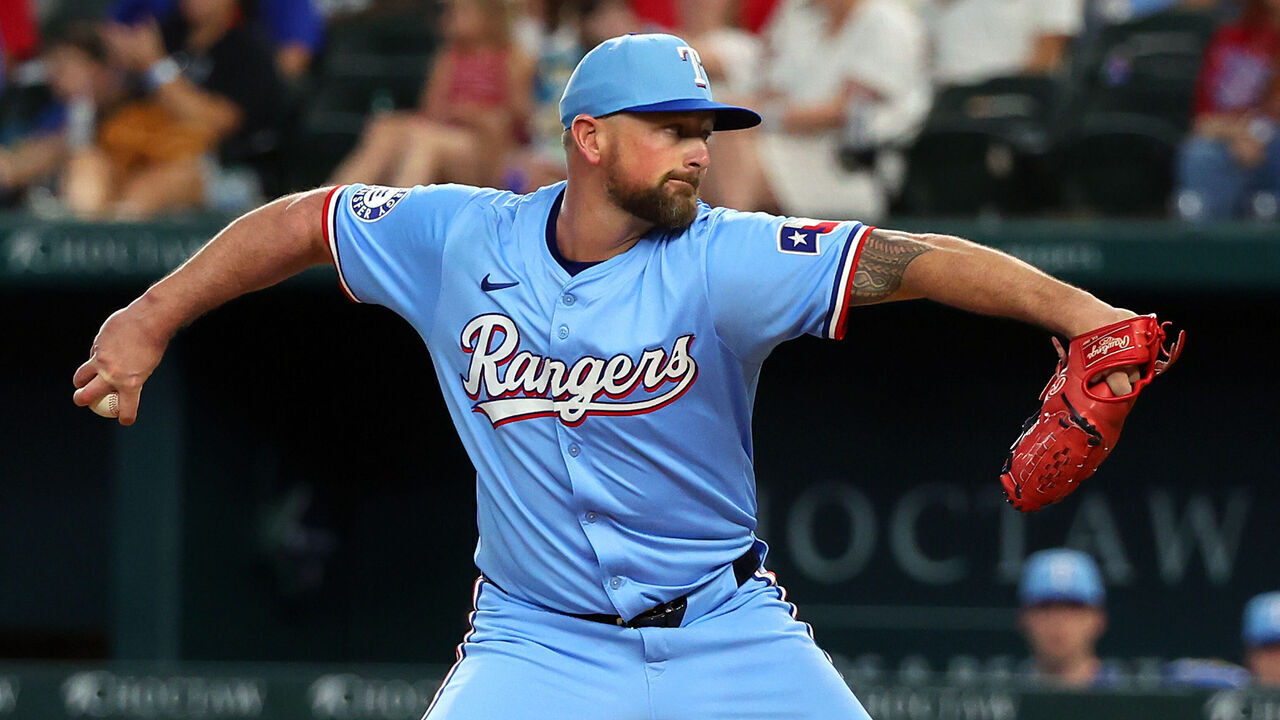 ARLINGTON, TEXAS - SEPTEMBER 22: Kirby Yates #39 of the Texas Rangers pitches in the ninth inning against the Seattle Mariners at Globe Life Field on September 22, 2024 in Arlington, Texas.