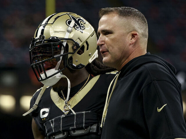 NEW ORLEANS, LOUISIANA - NOVEMBER 17: Darren Rizzi interim head coach of the New Orleans Saints and Alvin Kamara talk during warm ups before a game against the Cleveland Browns at the Caesars Superdome on November 17, 2024 in New Orleans, Louisiana.
