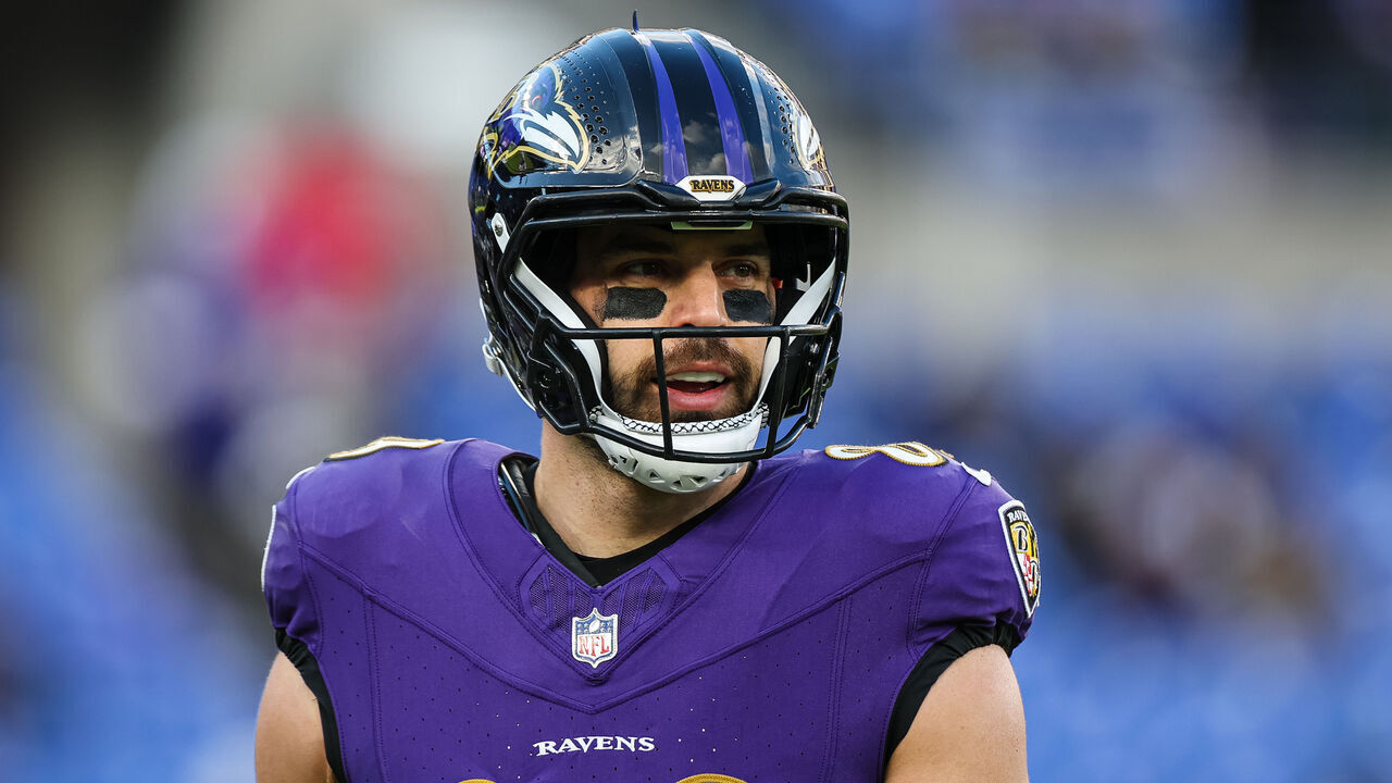 BALTIMORE, MD - JANUARY 04: Mark Andrews #89 of the Baltimore Ravens looks on before the game against the Cleveland Browns at M&T Bank Stadium on January 4, 2025 in Baltimore, Maryland.