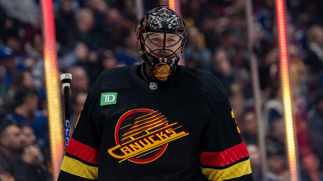 VANCOUVER, BC - JANUARY 21: Vancouver Canucks goaltender Thatcher Demko (35) waits for a face off during the second period of an NHL game between the Buffalo Sabres and the Vancouver Canucks on Tuesday, January 21, 2025 at Rogers Arena in Vancouver, B.C.