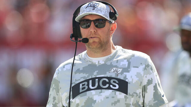 TAMPA, FL - NOVEMBER 10: Tampa Bay Buccaneers Offensive Coordinator Liam Coen stands along the sidelines before the game between the San Francisco 49ers and the Tampa Bay Buccaneers on November 10, 2024 at Raymond James Stadium in Tampa, Florida.