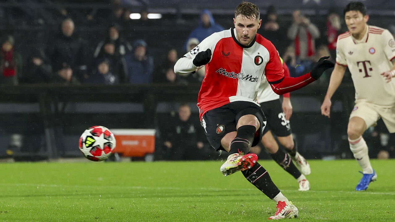 Rotterdam, Netherlands - January 22: Santiago Gimenez of Feyenoord Rotterdam converts the penalty to make it 2:0 during the UEFA Champions League 2024/25 League Phase MD7 match between Feyenoord and FC Bayern München at Stadion Feijenoord (De Kuip) on January 22, 2025 in Rotterdam, Netherlands.